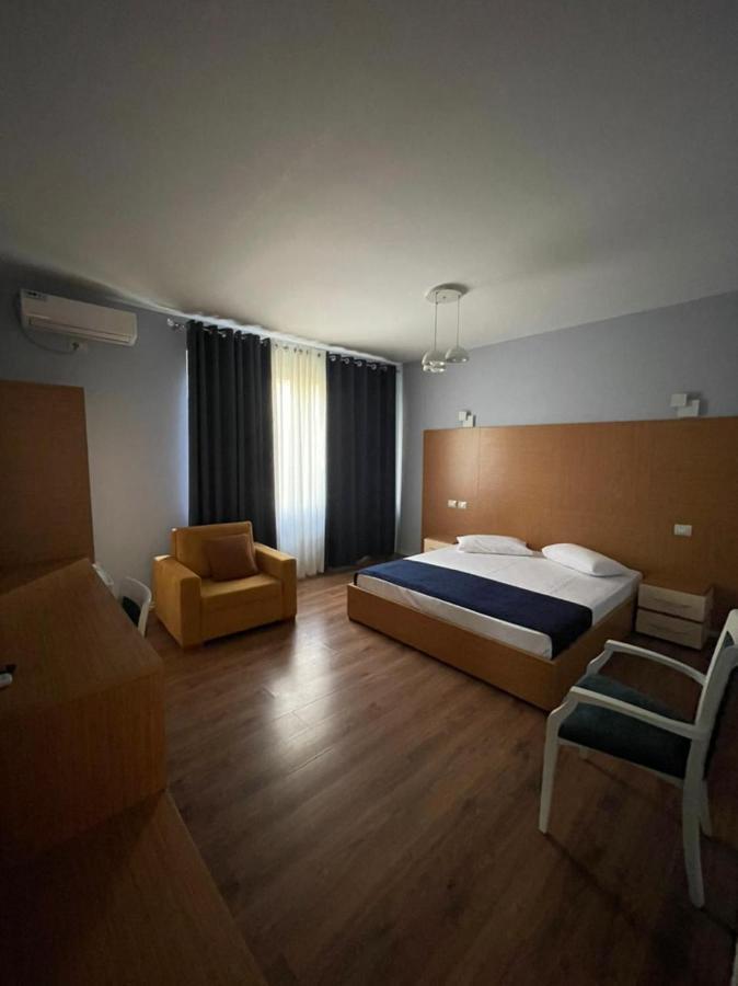 Divjaka Resort *