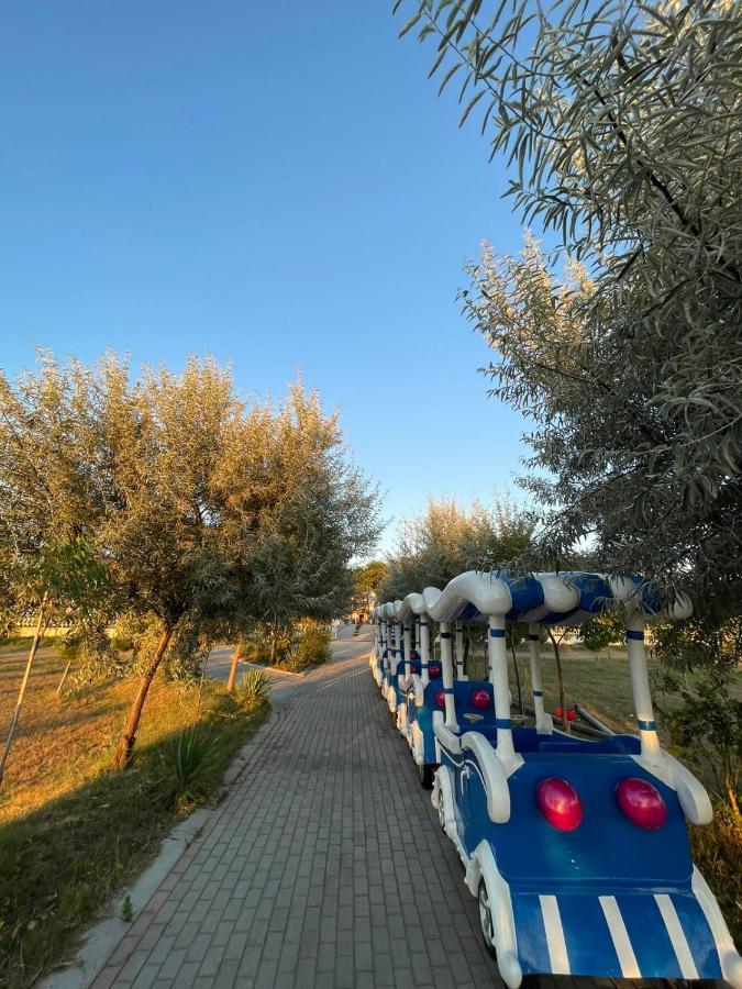 Divjaka Resort *